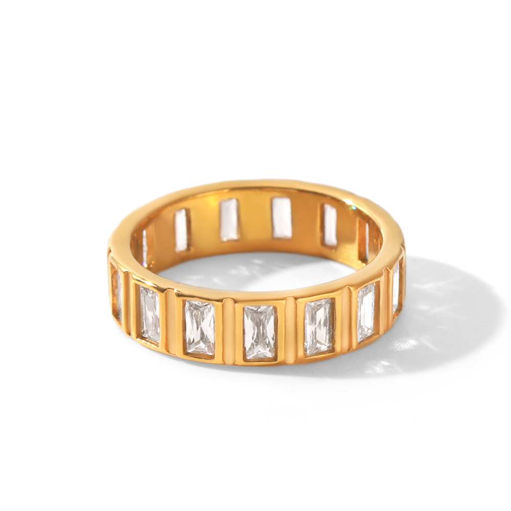 Bagues Pour Femmes Simple Series Daily Circle En Acier Inoxydable Étanche Couleur Or Avec Zircon Et Pierre Précieuse 