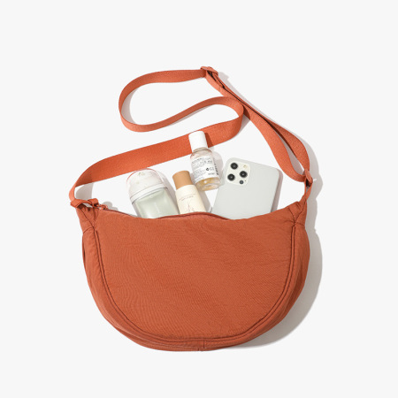 Sacs bandoulière demi-lune en nylon uni, style sportif