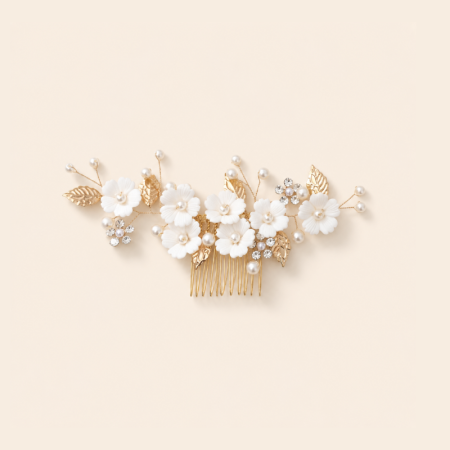 Collection luxueuse de coiffes de mariée élégantes en résine, ornées de fleurs et de feuilles, et de perles artificielles.