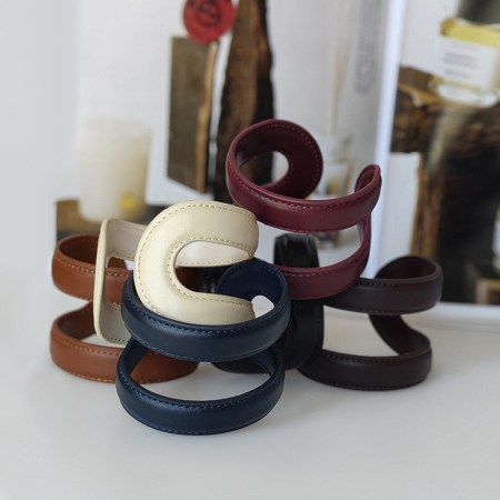 Bracelets manchettes en cuir pour femmes