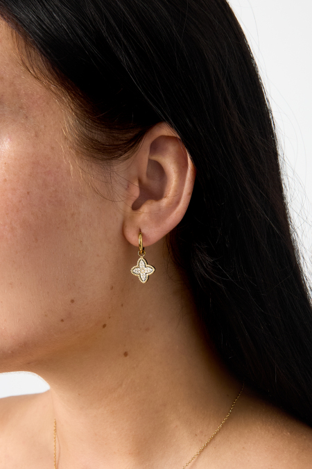 Boucles d'oreilles pendantes en acier inoxydable ornées d'un trèfle à quatre feuilles, bijoux simples pour tous les jours de la collection Simple pour femmes. 2