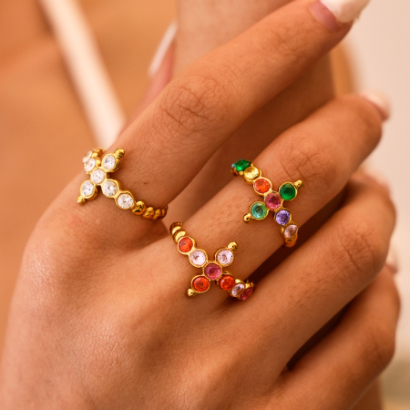 Bagues pour femmes Simple Series Daily Cross en acier inoxydable étanche couleur or avec zircon.