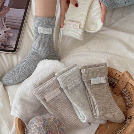 Chaussettes mi-mollet à lettres unies basiques et légèrement rebondissantes 2