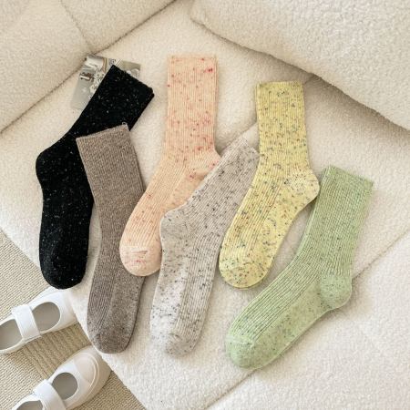 Chaussettes mi-mollet à pois unis, légèrement rebondissantes