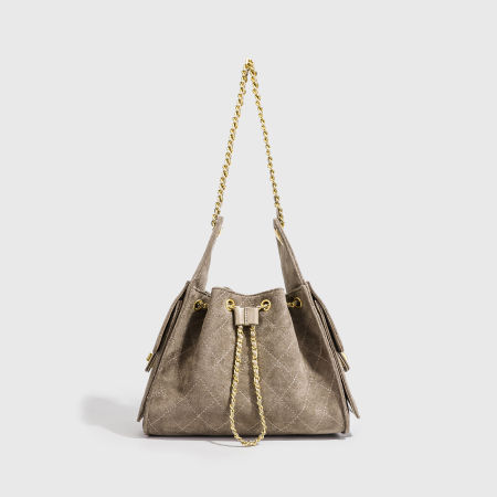 Sac seau bandoulière femme en daim uni, style décontracté, surpiqûres matelassées et finitions métalliques 2