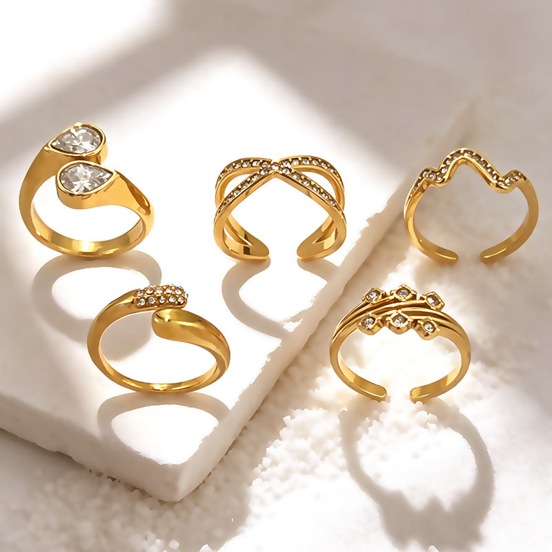 Bagues Pour Femmes En Acier Inoxydable De Forme Simple Et Irrégulière, Couleur Or, Imperméables, Ornées De Strass Et De Zircon. Image4