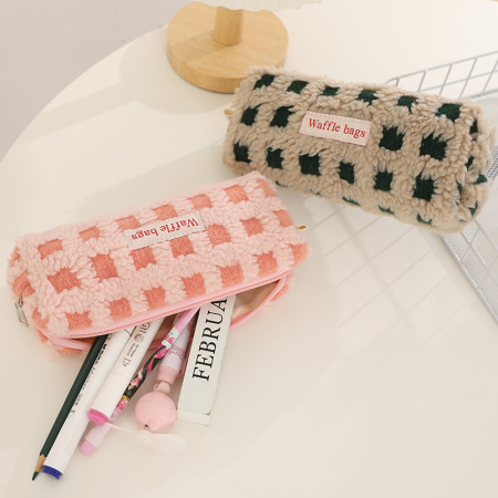 Pochettes à stylos décontractées en imitation fourrure à carreaux, collection Simple 2