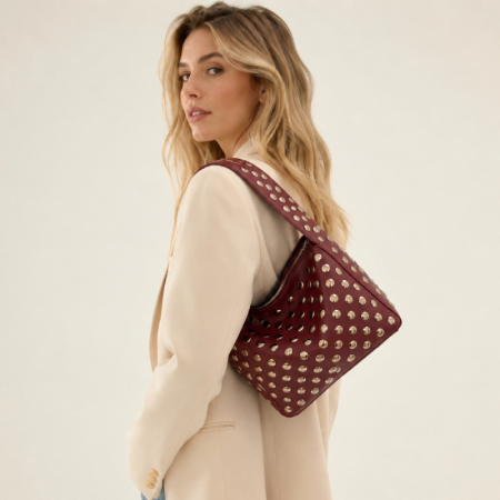Sacs à bandoulière carrés pour femmes, style streetwear, ornés de rivets métalliques et de clous, couleur unie, en PU de qualité supérieure. 2