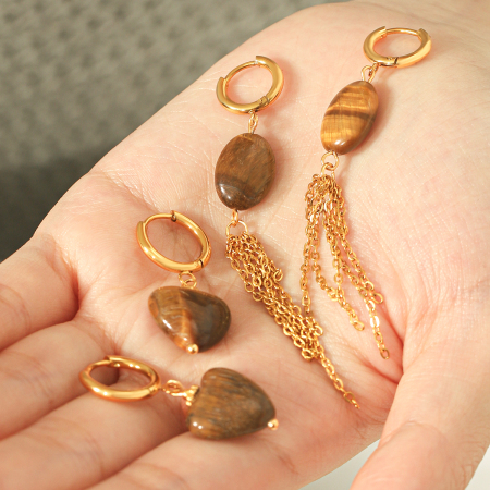 Boucles d'oreilles pendantes pour femme, style Simple Series Daily Heart, en acier inoxydable, étanches, couleur or, avec pompon et pierre naturelle.