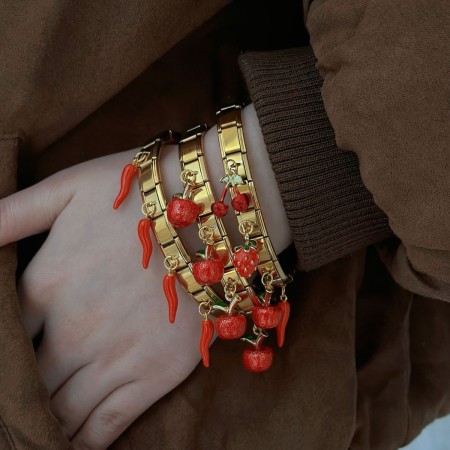 Bracelet jonc pour femme, collection Luxueuse, style rétro, motif patchwork de fruits, cerise et piment, en acier inoxydable, couleur or, étanche