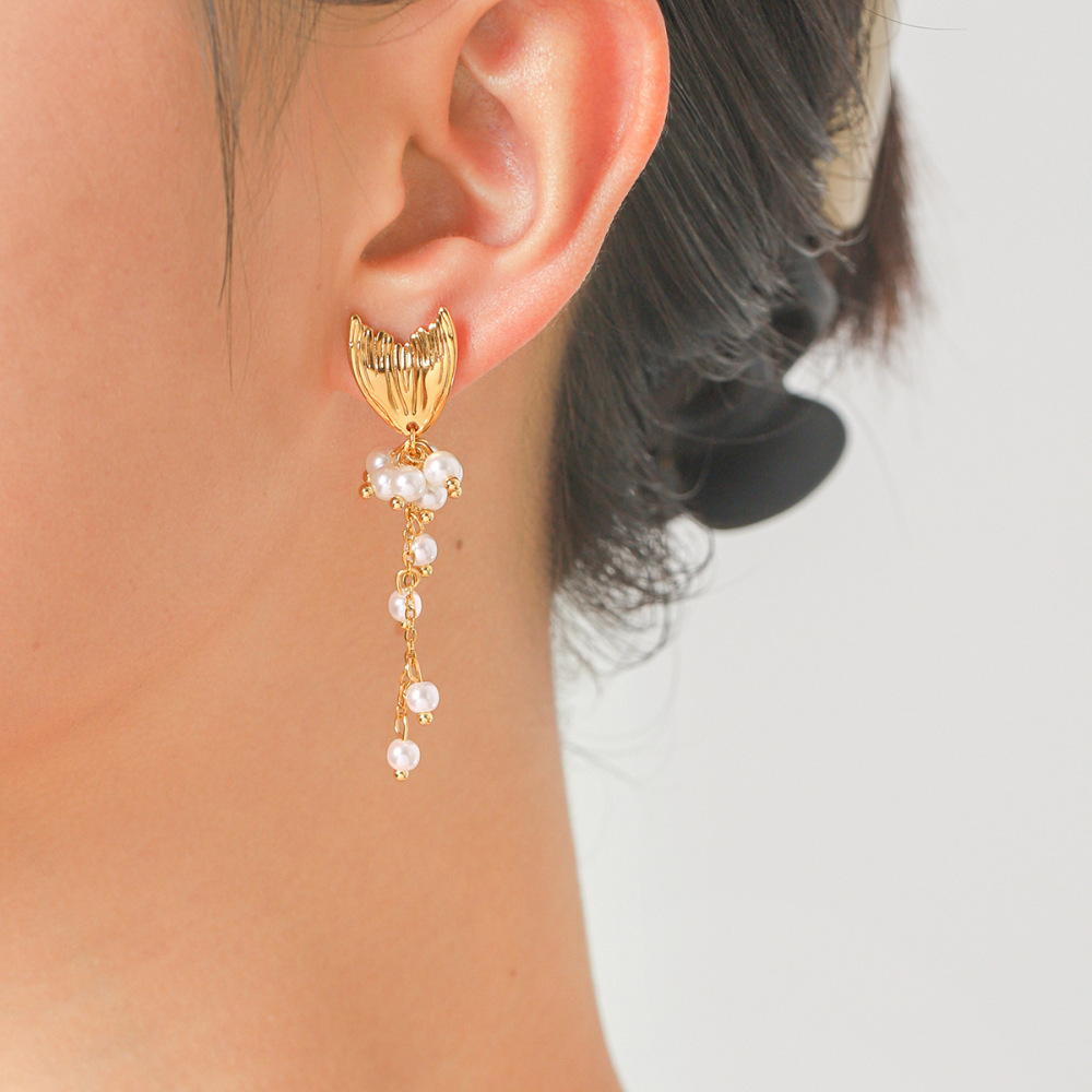 Boucles D'Oreilles Puces Pour Femmes, Modèle Simple Series Daily Tassel Fish, En Acier Inoxydable, Couleur Or, Imperméables, Avec Perles Artificielles. Image4