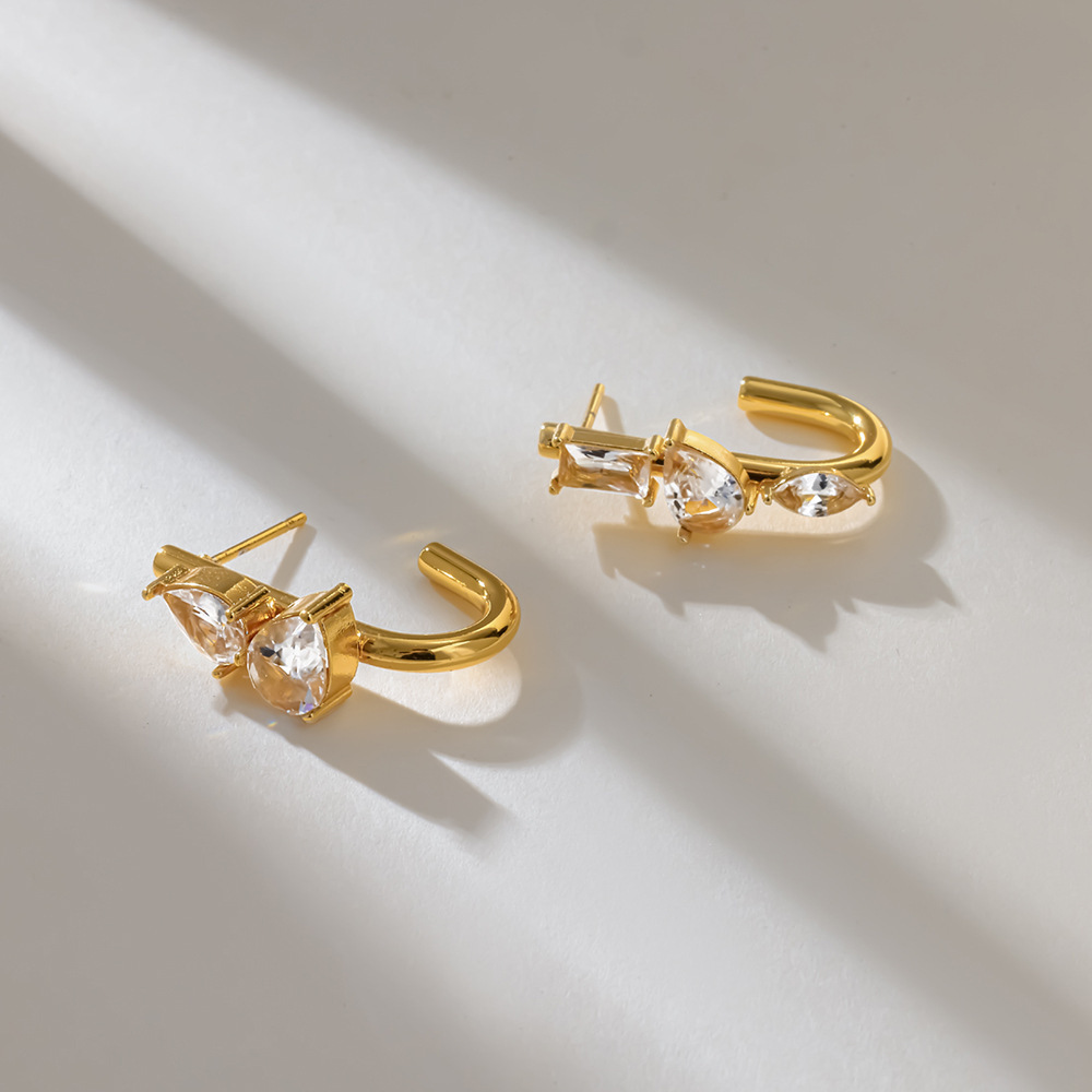 Boucles D'Oreilles Puces Pour Femmes Simple Series Daily Droplet En Acier Inoxydable Étanche Couleur Or Et Zircon Image3
