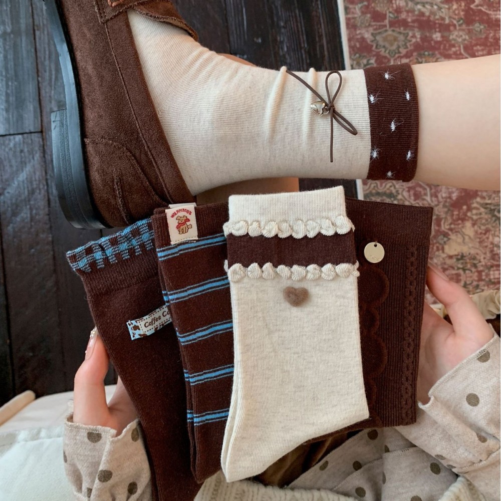 Chaussettes Mi-Mollet À Rayures Et Carreaux Style Preppy, Légèrement Rebondissantes, Avec Motif Cœur Et Contraste De Couleurs. Image3