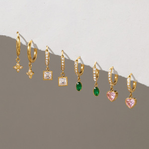 Boucles D'Oreilles Pendantes Pour Femme, Élégantes, En Forme De Cœur Et De Trèfle, En Acier Inoxydable Étanche, Couleur Or Et Zircon. Collection Simple. h5 Image2