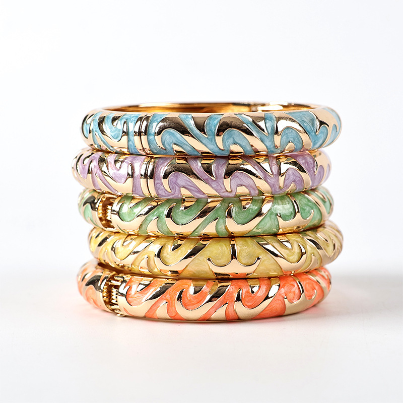 Bracelets Pour Femmes De La Série Luxueuse Daily Stripe Lines, En Alliage Doré Et Émaillé Image2
