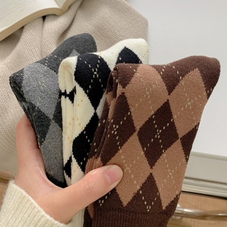 Chaussettes mi-mollet à carreaux, motif géométrique basique et contraste de couleurs, légèrement rebondissantes 2