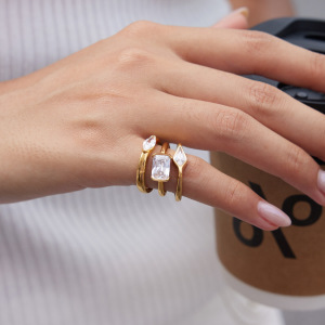 Bague Pour Femme En Acier Inoxydable Doré, Étanche, En Forme De Goutte D'Eau, Sertie De Zircon Et Ornée D'Une Ellipse. Collection Luxe Daily Droplet. h5 Image2