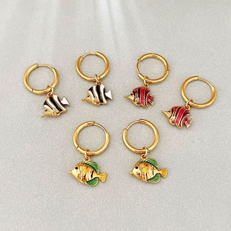 Boucles d'oreilles créoles Simple Series Vacation Circle Fish en acier inoxydable étanche couleur or pour femmes