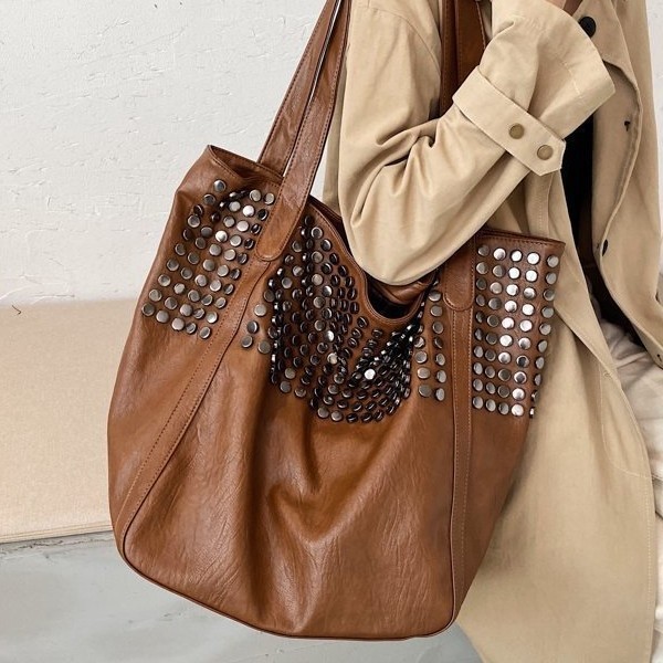 Sacs À Bandoulière Carrés Pour Femmes, Style Décontracté, Ornés De Clous Métalliques Et De Rivets, Couleur Unie, En Pu De Qualité Supérieure. h5Image3
