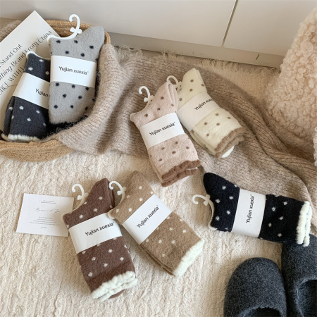 Chaussettes mi-mollet à pois basiques et couleurs contrastées
