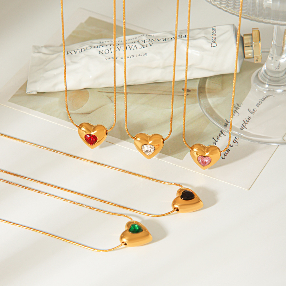 Colliers Pendentifs Pour Femmes Simple Series Daily Heart En Acier Inoxydable Étanche Couleur Or Avec Zircon Image6