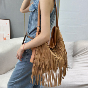 Sacs À Bandoulière Carrés Pour Femmes En Daim Uni À Pompons Style Bohème h5 Image4