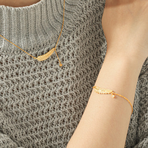 Colliers Pendentifs Pour Femmes Simple Series Daily Feather En Acier Inoxydable Étanche Couleur Or Avec Zircon h5 Image3