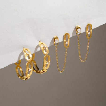 Boucles d'oreilles puces pour femmes, en acier inoxydable doré, imperméables, de forme géométrique ajourée et ornées de strass.