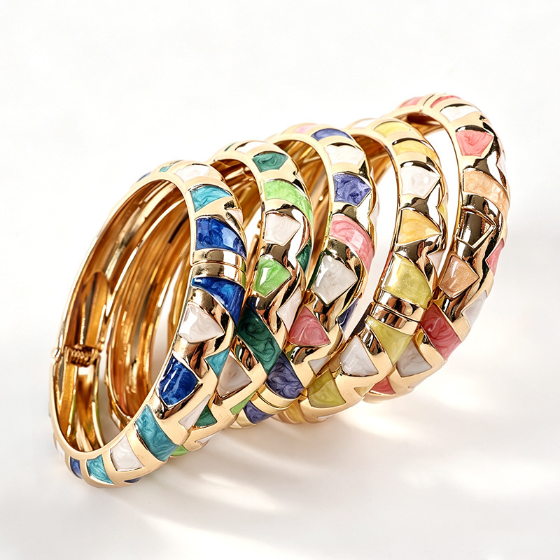 Bracelets Pour Femmes En Alliage Doré, Ornés De Lettres, De Formes Géométriques Et D'Un Émail Coulant Multicolore, Collection Classique Image3