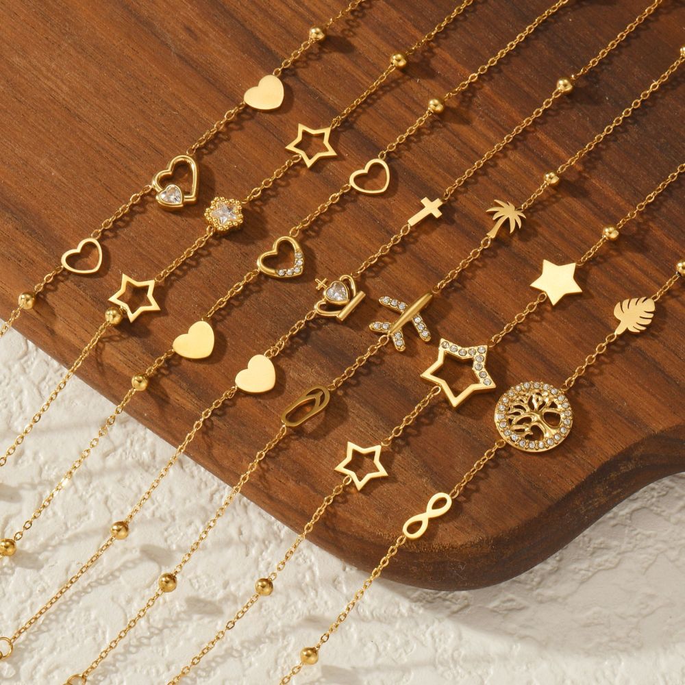Bracelet À Breloques Élégant En Acier Inoxydable, Couleur Or, Avec Pendentif Cœur, Étoile Et Couronne, Style Simple Et Élégant. Image3