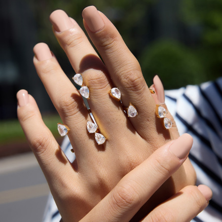 Bagues pour femmes en acier inoxydable étanche couleur or, ajourées et serties de zircon, avec motif goutte d'eau.