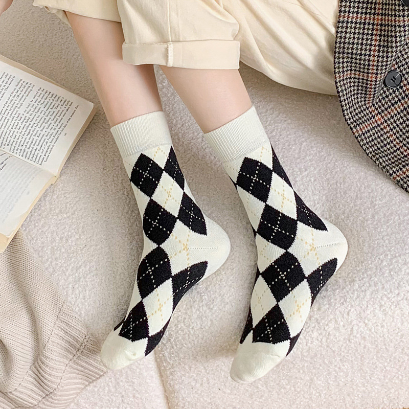 Chaussettes Mi-Mollet À Carreaux, Motif Géométrique Basique Et Contraste De Couleurs, Légèrement Rebondissantes Image4