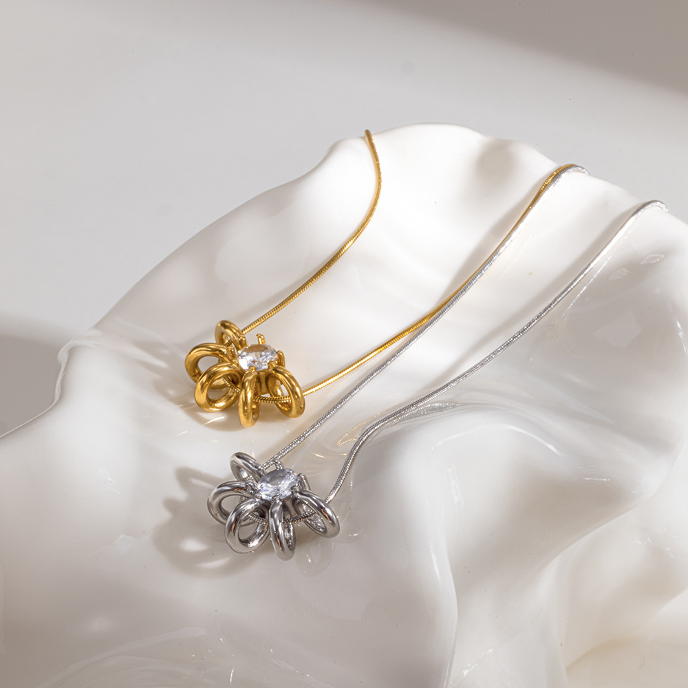 Colliers Pendentifs Pour Femmes En Acier Inoxydable Ajouré, Étanches, Couleur Or Et Zircon. Image3