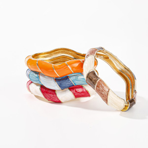 Bracelets Pour Femmes De La Série Simple, Doux Et Colorés, En Alliage Doré À Rayures Diagonales Émaillées Irrégulières h5 Image4
