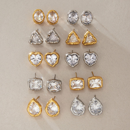 Boucles d'oreilles puces pour femmes, forme géométrique simple en forme de cœur, en acier inoxydable étanche et zircon.
