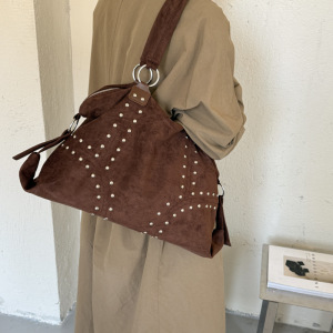 Sacs À Bandoulière Carrés Pour Femmes, Style Décontracté, Ornés De Clous Métalliques Et De Rivets En Daim Uni h5 Image3