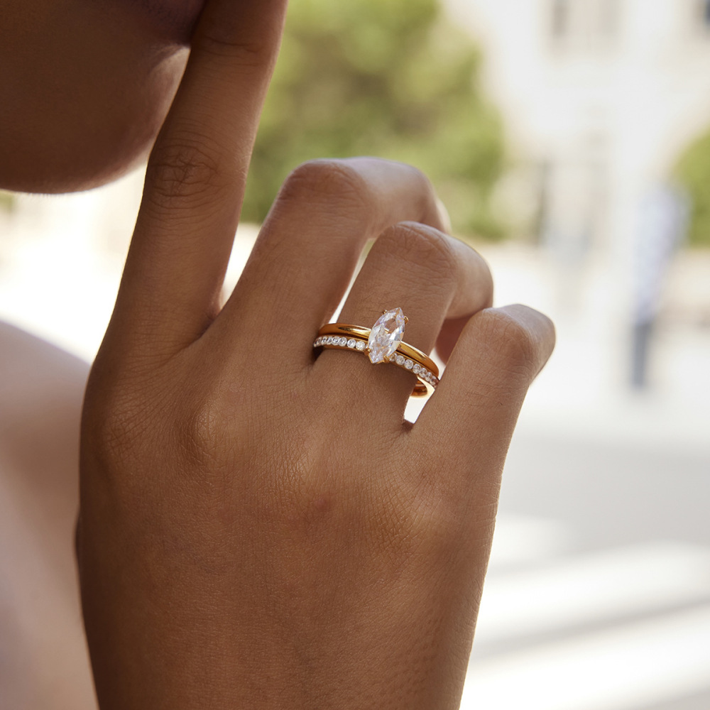 Bagues Pour Femmes Luxueuses En Acier Inoxydable De Forme Elliptique, Étanches, Couleur Or, Ornées De Strass Et De Zircon. Image3