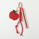 Un porte-clés pomme rouge