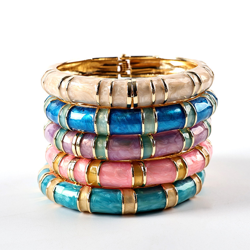 Bracelets Pour Femmes En Alliage Doré, Émail À Effet Coulant, Collection Quotidienne Simple Series Image3