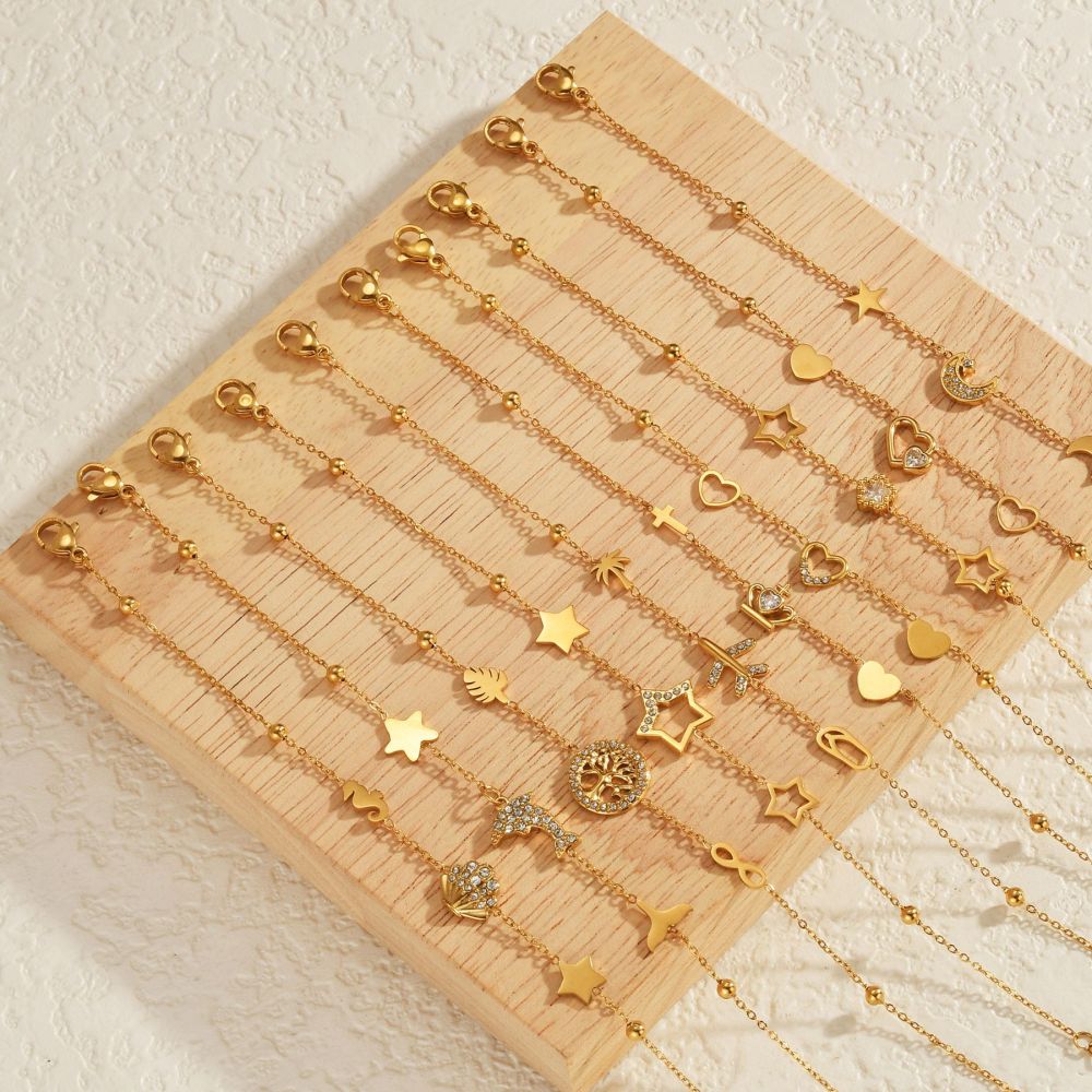 Bracelet À Breloques Élégant En Acier Inoxydable, Couleur Or, Avec Pendentif Cœur, Étoile Et Couronne, Style Simple Et Élégant. Image4