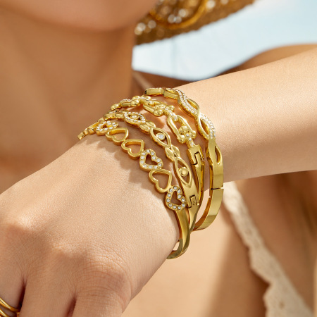 Bracelet Jonc Pour Femme En Acier Inoxydable Imperméable Couleur Or Avec Zircon En Forme De Cœur 2
