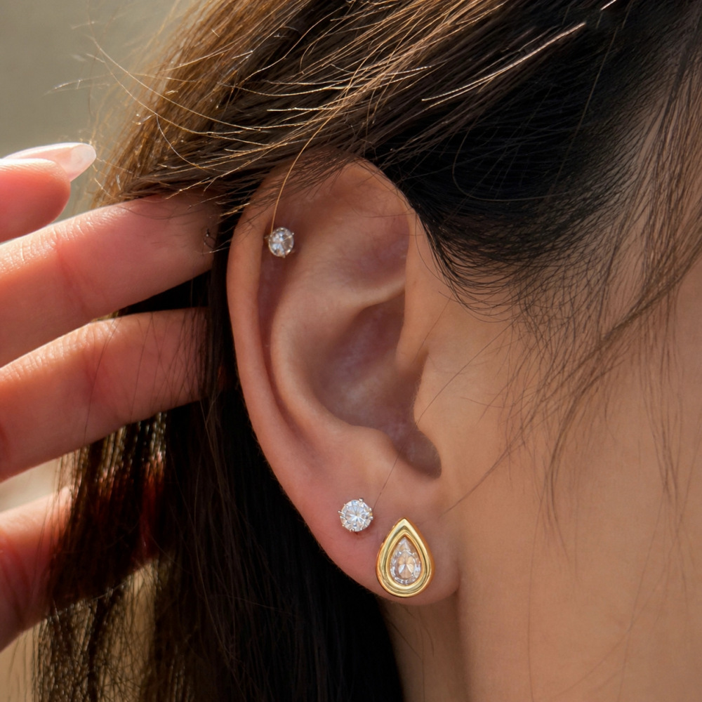 Boucles D'Oreilles Puces Pour Femmes, Collection Simple, Élégantes, En Acier Inoxydable, Couleur Or, Avec Zircon Et Chaîne Goutte D'Eau. Image3