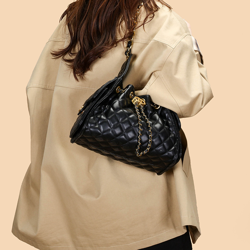 Sac À Bandoulière Carré Pour Femme, Style Décontracté, Matelassé, Finitions Métalliques, Couleur Unie, Chaîne, En Pu De Qualité Supérieure Image3