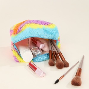Trousse À Maquillage Simple Series, Forme Décontractée Et Irrégulière, Rayures Et Couleurs Mélangées, Imitation Fourrure. h5 Image3