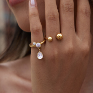 Bague Pour Femme En Acier Inoxydable Doré, Étanche, En Forme De Goutte D'Eau, Sertie De Zircon Et Ornée D'Une Ellipse. Collection Luxe Daily Droplet. h5 Image4