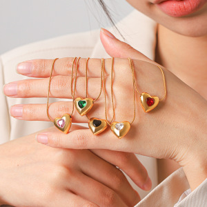Colliers Pendentifs Pour Femmes Simple Series Daily Heart En Acier Inoxydable Étanche Couleur Or Avec Zircon h5 Image4