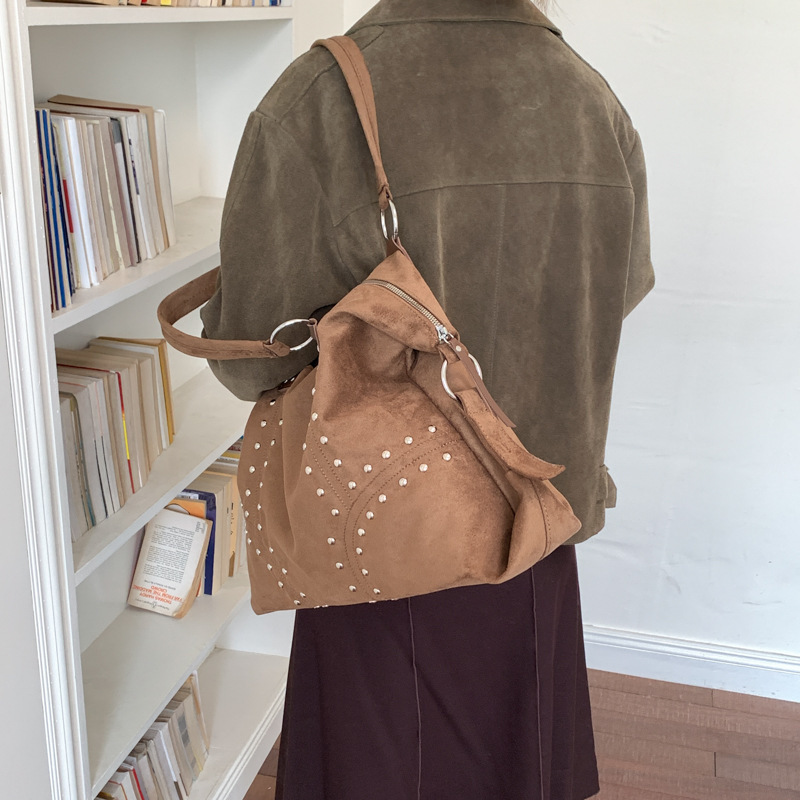 Sacs À Bandoulière Carrés Pour Femmes, Style Décontracté, Ornés De Clous Métalliques Et De Rivets En Daim Uni Image5