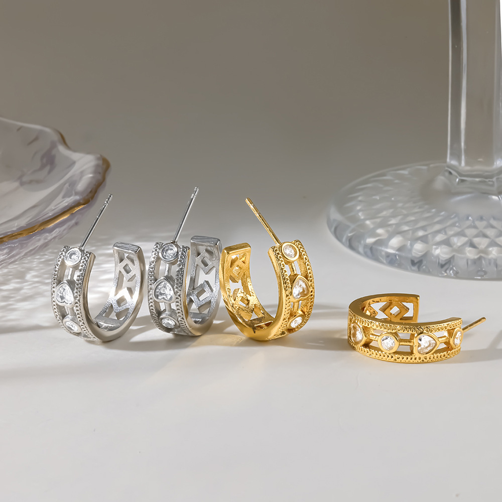 Boucles D'Oreilles Puces Pour Femmes, Forme Irrégulière En Forme De Cœur, En Acier Inoxydable Étanche, Couleur Or, Avec Zircon. Collection Simple. Image3