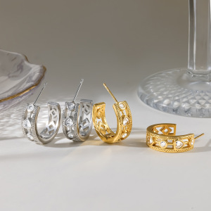 Boucles D'Oreilles Puces Pour Femmes, Forme Irrégulière En Forme De Cœur, En Acier Inoxydable Étanche, Couleur Or, Avec Zircon. Collection Simple. h5 Image3