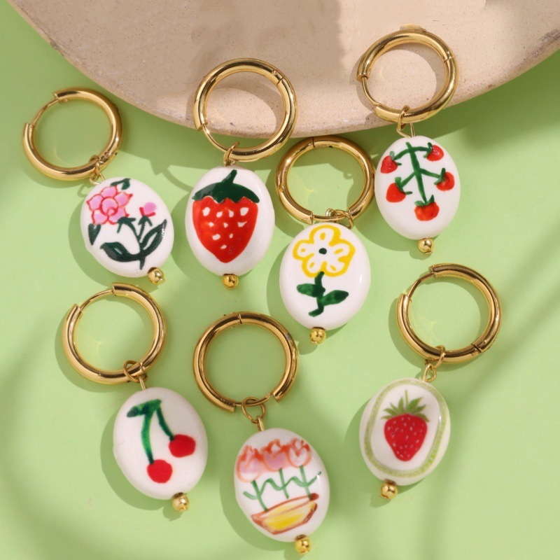 Boucles D'Oreilles Pendantes Pour Femme, Collection Romantique, En Acier Inoxydable Doré, Forme Elliptique Et Motif Fraise. Design Romantique. Image3
